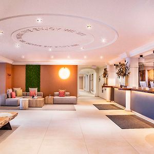 Victoria Hotel & Residence